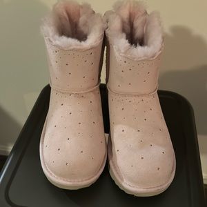 Previously Loved Girl Uggs Size 4